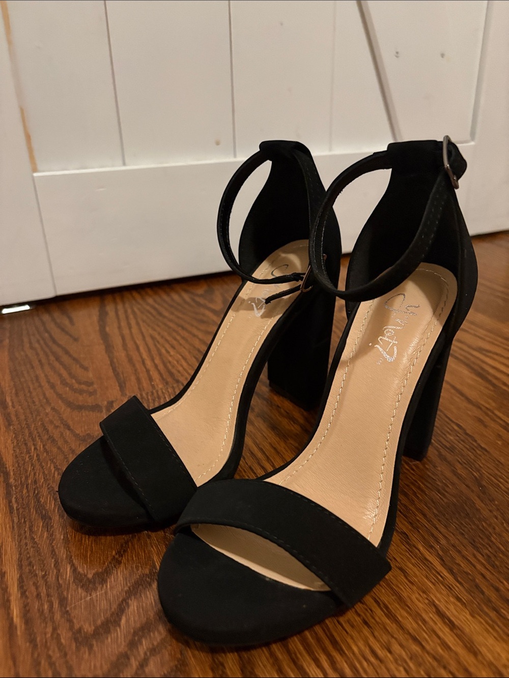 Classic Ankle-Strap Suede Block Heel Sandals - Black